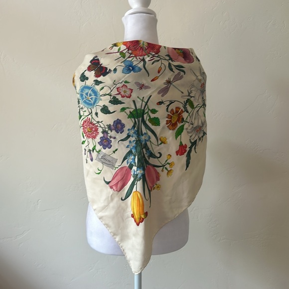 Gucci Floral Scarf. V. Accornero. Rayon and Silk Blend. 33”x33” - Picture 2 of 8